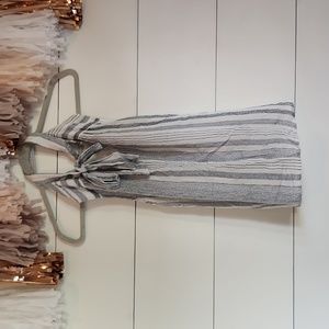 Tie Neck Sleveless Tunic Blouse